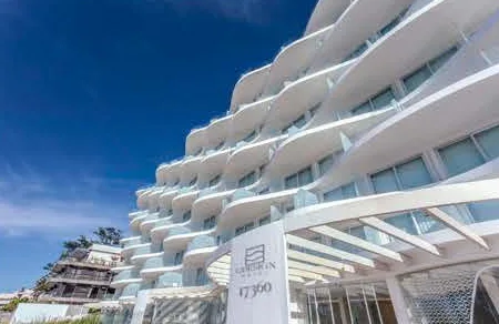 Fachada do CDesign Hotel